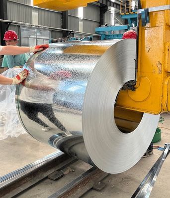 Geolieerde Z70 0,55 mm 1250 mm gegalvaniseerd staal GI spoelen GB/T 2518-2008 DX52D+Z