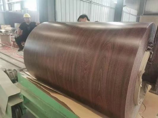 Bouwmateriaal SGCC Op maat gemaakte voorgeverfde stalen spoel met houten patroon 0,12-1,5 mm Metalen dakrollen PE/HDP